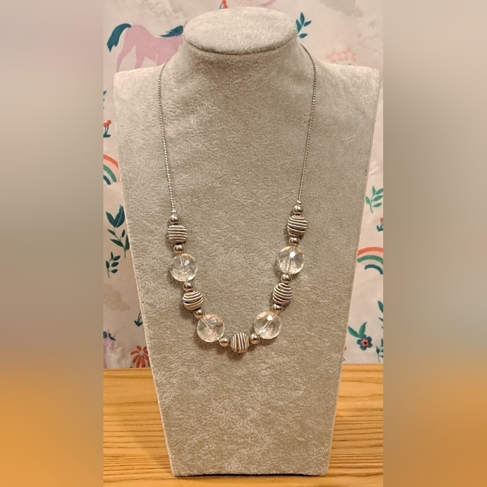EUC Vintage Trifari Crystal & Silver Neutral Business Casual Necklace Jewelry
